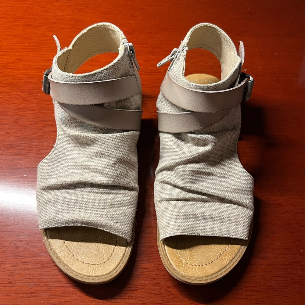 Elegant Beige Women's Sandals